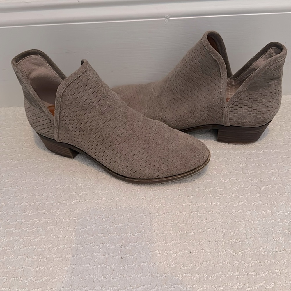 Women’s Lucky Brand booties, brindle color